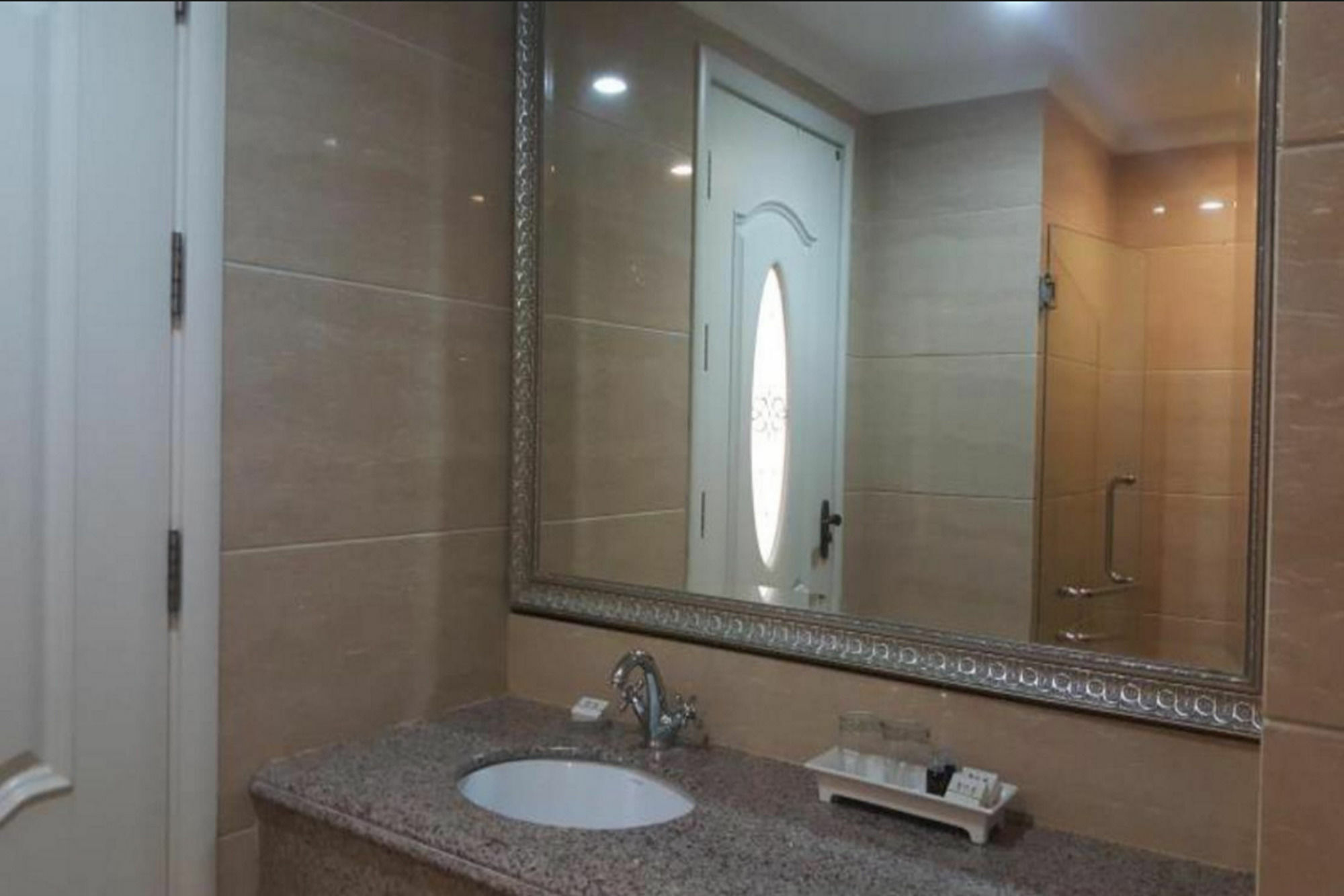 Lk Noble Suite Pattaya Exterior photo